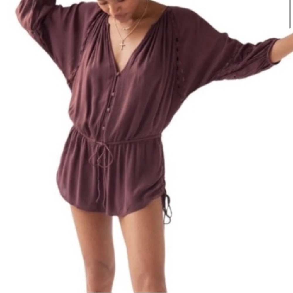 NWT
Urban Outfitters Junie Long Sleeve Romper 
Brown🤎 the it summer color
Small